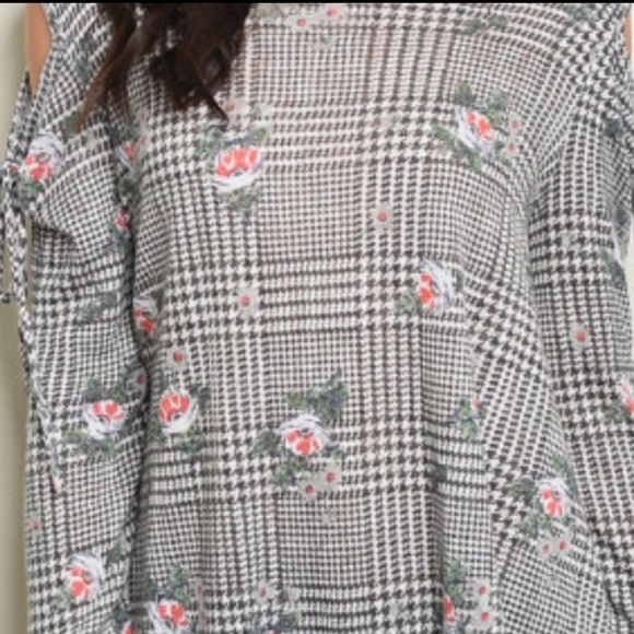 4/$24 SALE - GINGHAM FLORAL LONG SLEEVE TOP - Picture 6 of 6